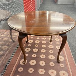 Wooden Round Dining Table with Cabriole Legs