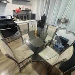 Round Table W/ Chairs 