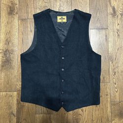 Black vintage sleeveless sweater vest in amazing condition.