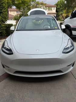 Tesla Model Y White Electric SUV2021