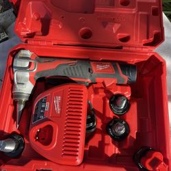 Milwaukee M12 12-Volt Lithium-Ion Cordless PEX Expansion Tool Kit with (2) 1.5 Ah Batteries, (3) Expansion Heads and Hard Case
