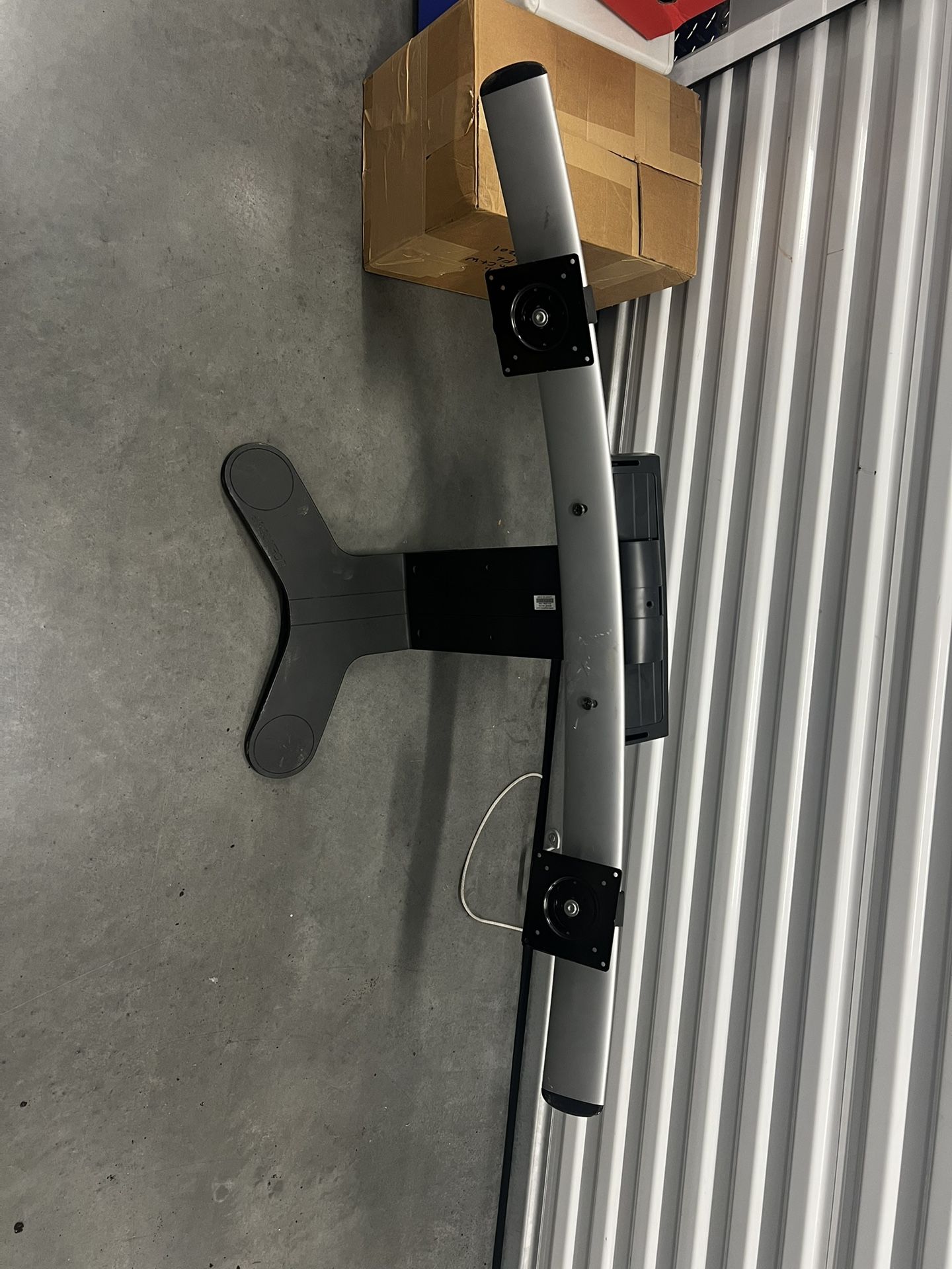 Dual mounting computer monitor stand