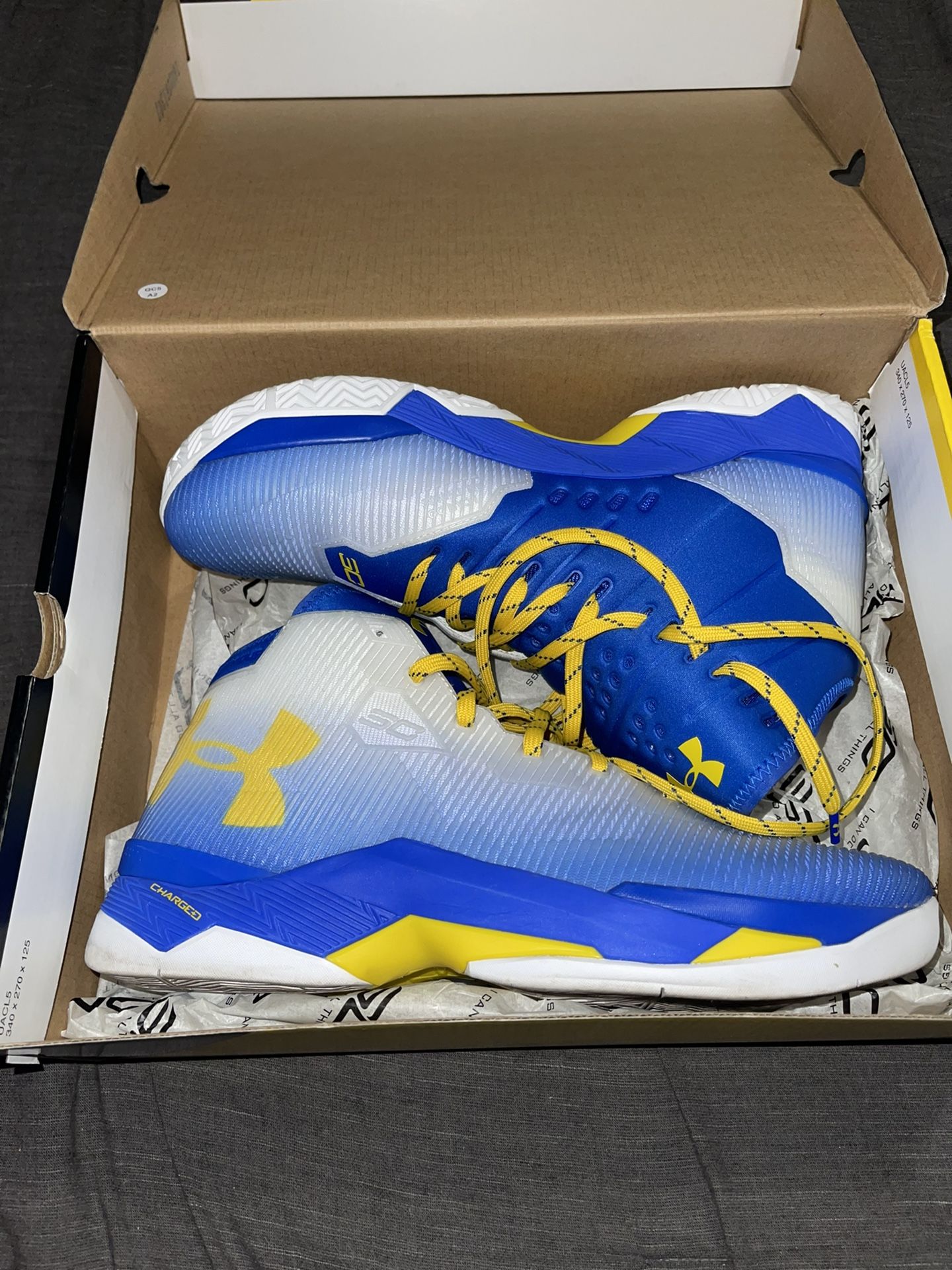 Under Armour Curry 2.5 Basketball Sneakers! 1274425-103 Size 12 Yellow Blue