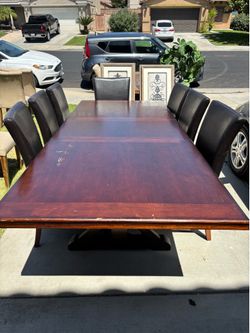 Large dining table great for Big families