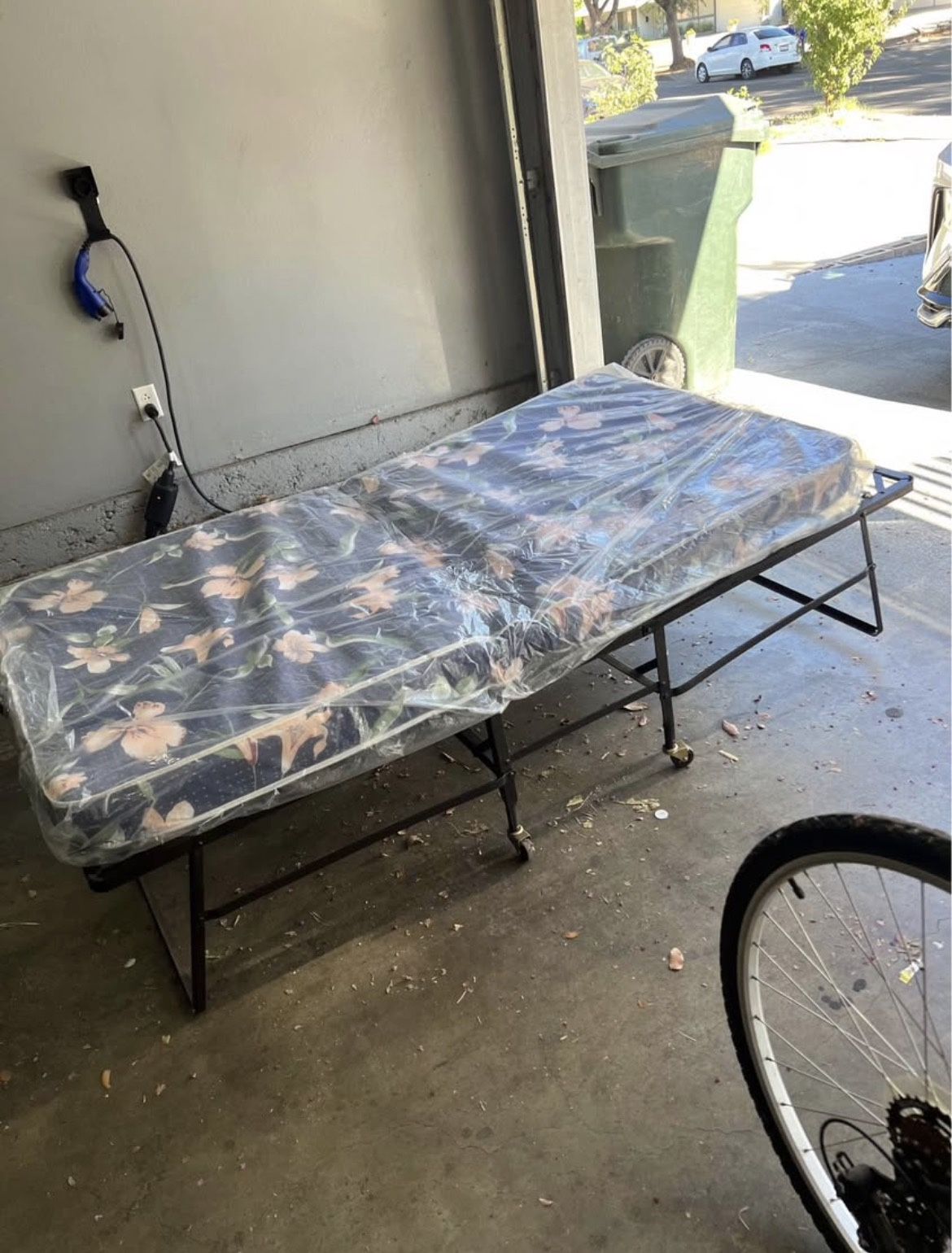 New Foldable Twin Mattress And Bed