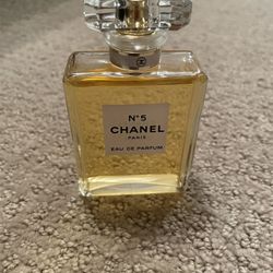 Chanel No. 5 Eau De Parfum Spray for Women - 3.4 fl oz bottle for Sale in  Minneapolis, MN - OfferUp