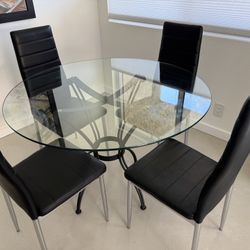 Metal Base Glass Table / 4 Chairs 