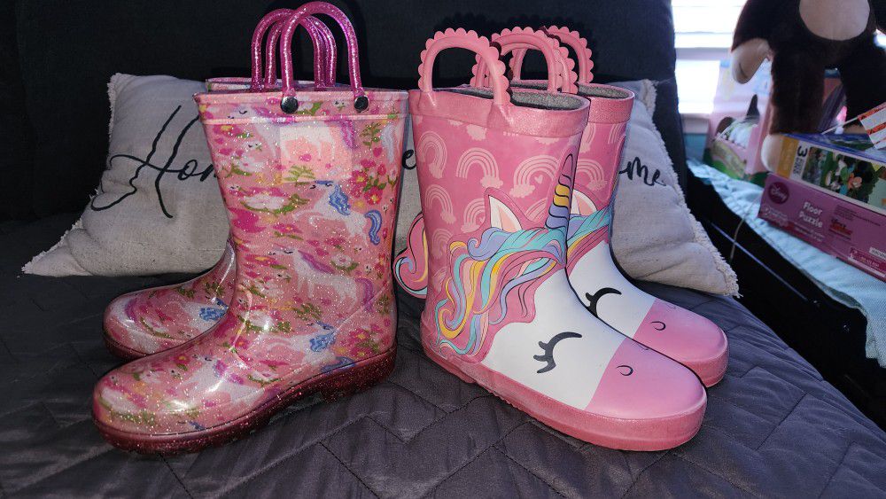 Rain Boots Kids 9/10 Both For 20$