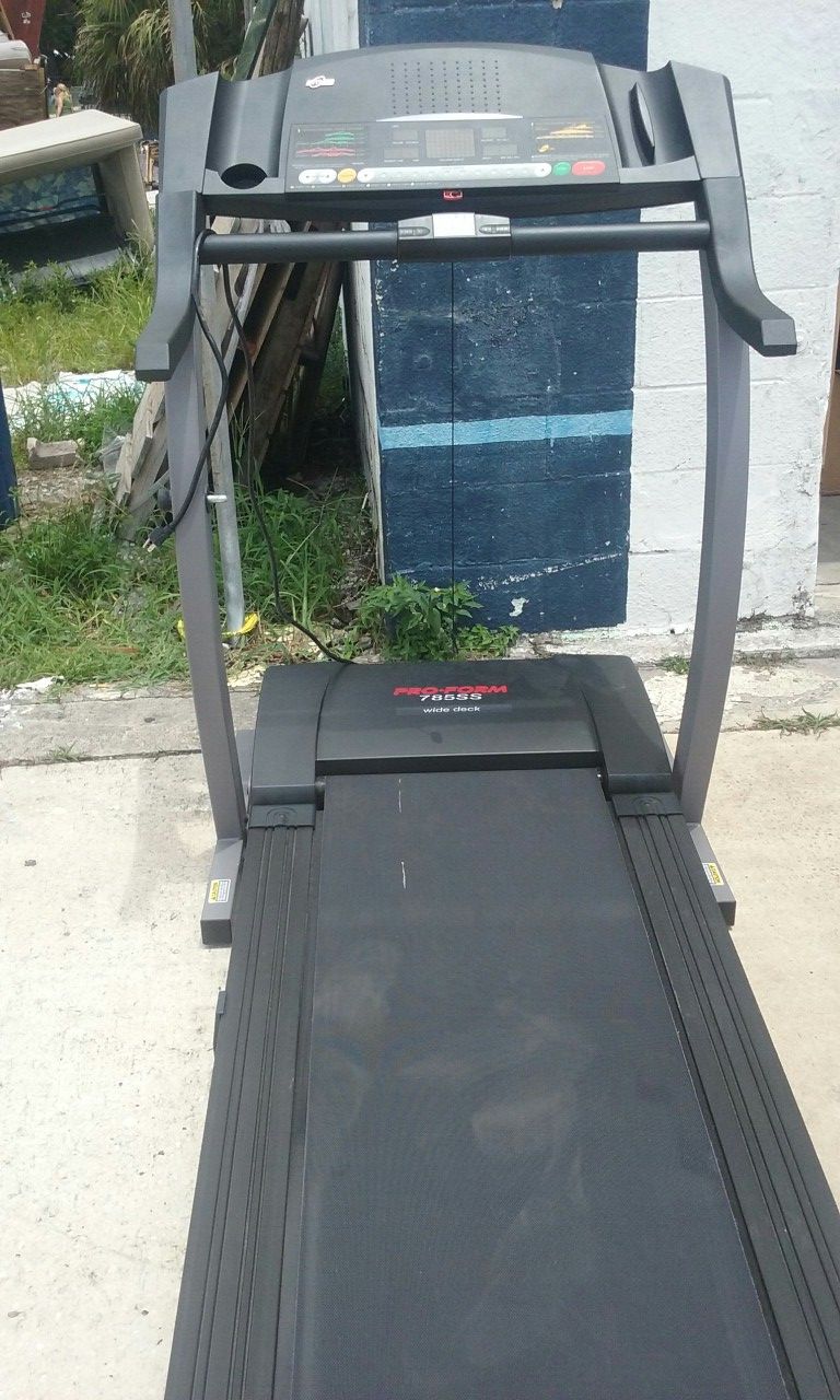 Proform 785 SS Wide Deck Treadmill for Sale in Tampa FL OfferUp
