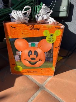 Mickey Mouse 9.5ft new