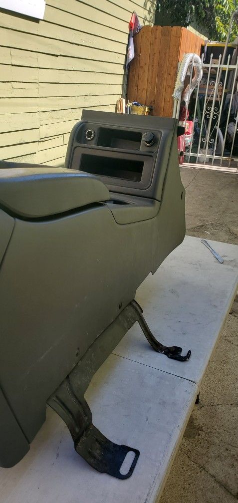05 Yukon Denali Center Console