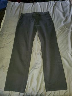 NEW CONDITION AUTHENTIC BANANA REPUBLIC GREY DENIM AIDAN PANTS. 36 WAIST 34 LENGTH.