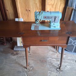 Singer Sewing Machine Table Model 338