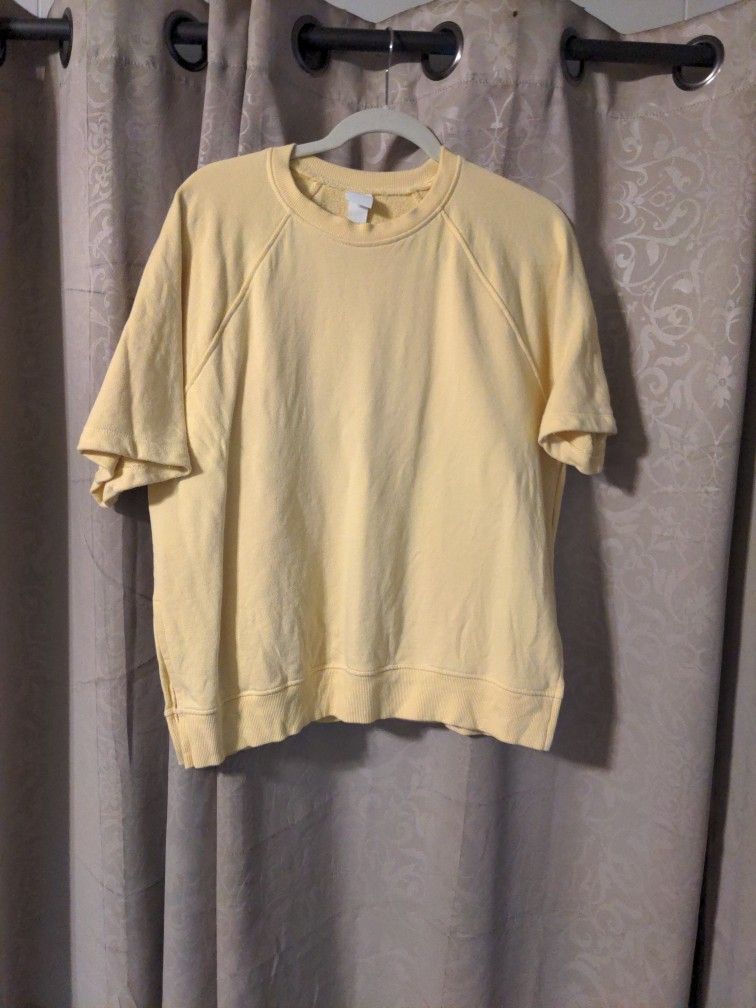Super Cute Short Sleeve Sweatshirt!