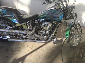 HARLEY DAVIDSON Moto toda cromada pocas millas no defectos muy bien cuidada