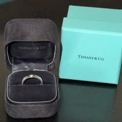 Tiffany & Co. platinum flat band ring with 3 diamonds