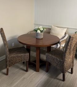 Dining Table & Chairs