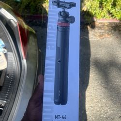 Ulanzi MT-44 Extendable Vlog Tripod