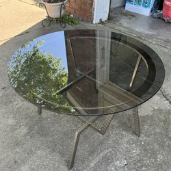 Kirben Round Glass-top Cocktail Table