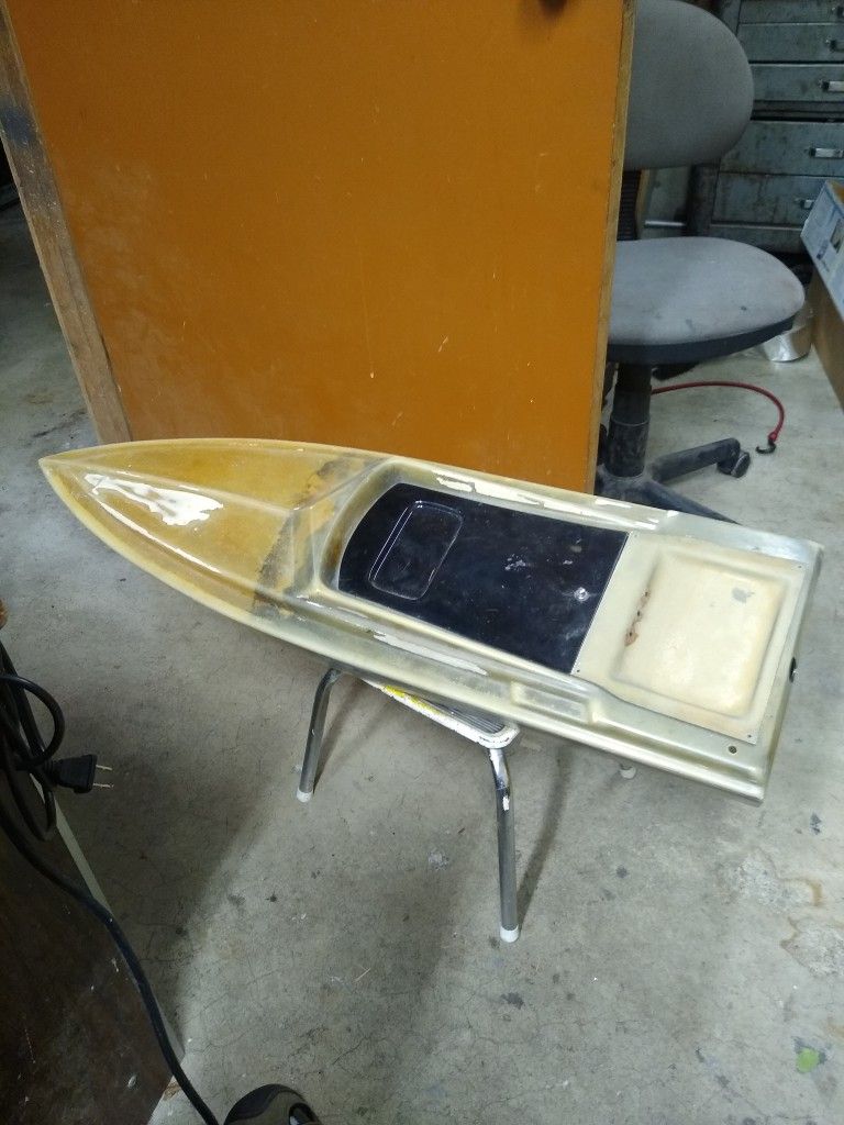 V-HULL FIBERGLASS RC BOAT