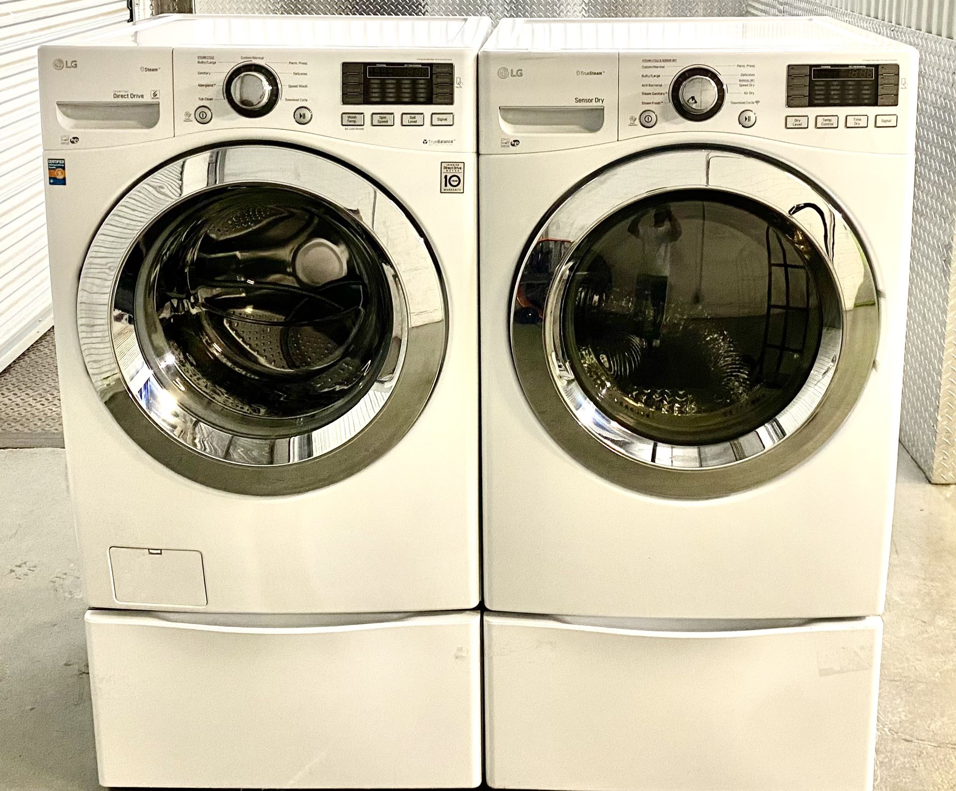 BEAUTIFUL LG “STEAM” Washer & Dryer Set w Pedestals!!!