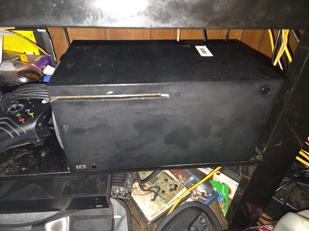 Selling My XSX 1TB with my Astro A50 LIGHTSPEED gen5