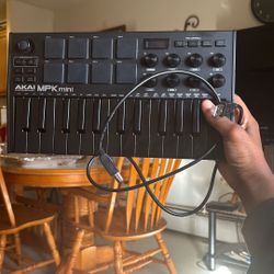 Akai Professional MPK Mini Keyboard Controller Black 