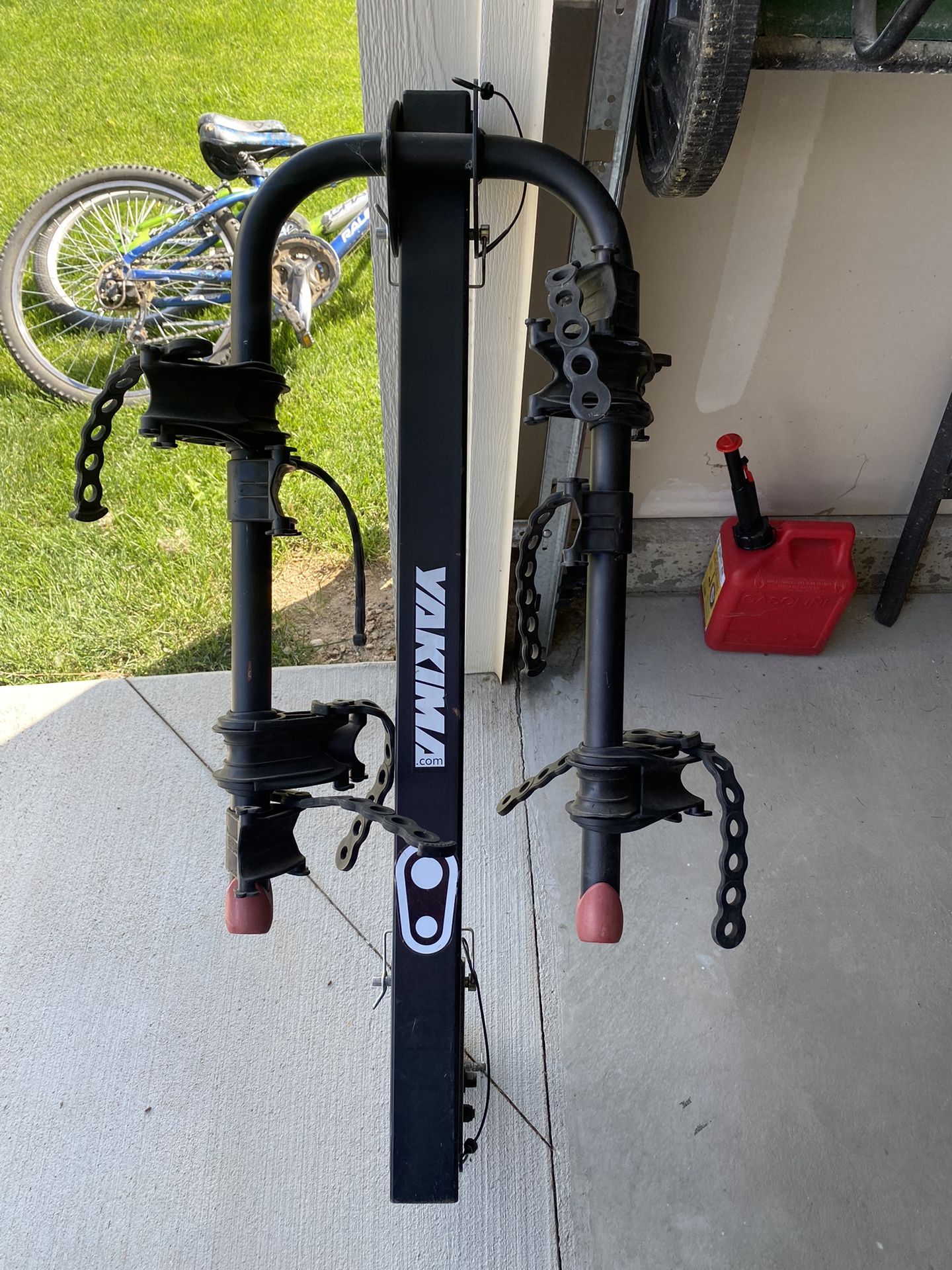 YAKIMA, 4 Tilting Hitch-Mounted Bike Rack 