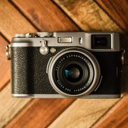 Fujifilm X100 12mp Digital Mirrorless Rangefinder