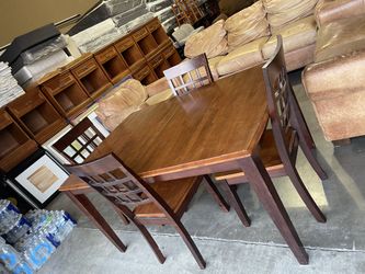 Comedor de 4 Sillas 🦖