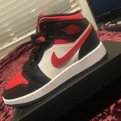 Air Jordan 1mid 