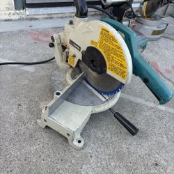 Makita 10 Miter Saw