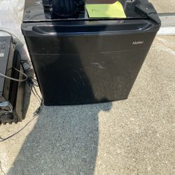 Mini fridge 