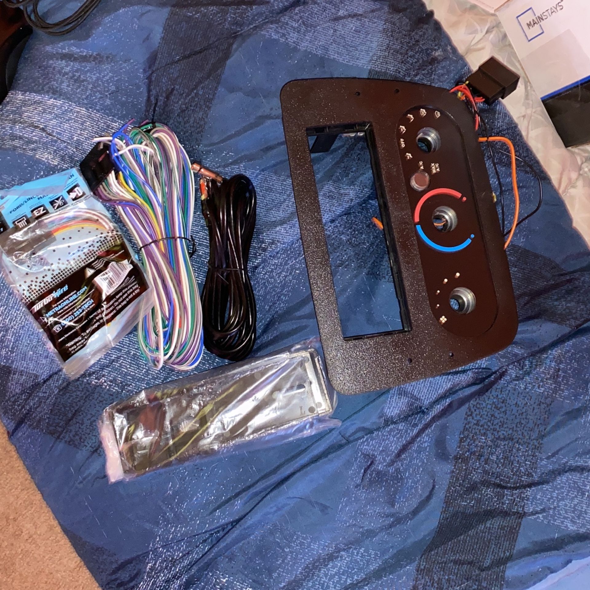 Radio Replacement for Taurus