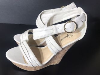 NEW - Paprika Off White Wedge Sandal Size 9