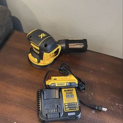 Dewalt sander set 20v. $120 Firm Price 🔥 pick up in Van Nuys,