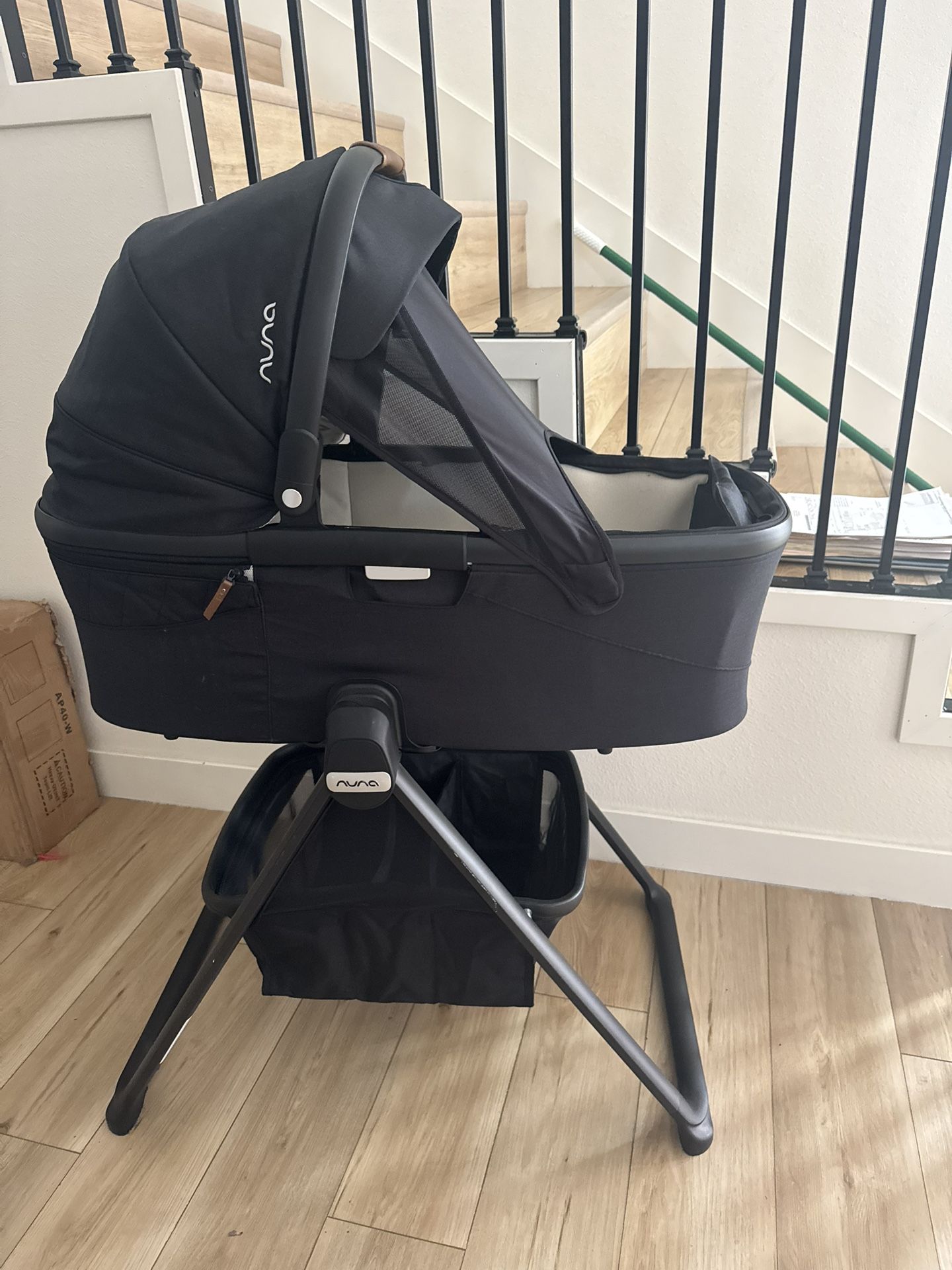 Nuna Bassinet