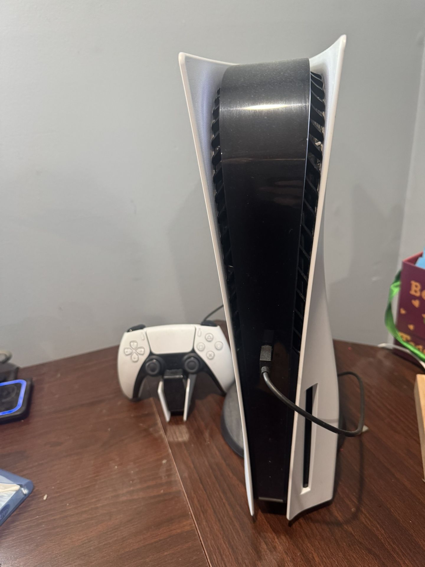 Ps5 W/controller And Charging Station
