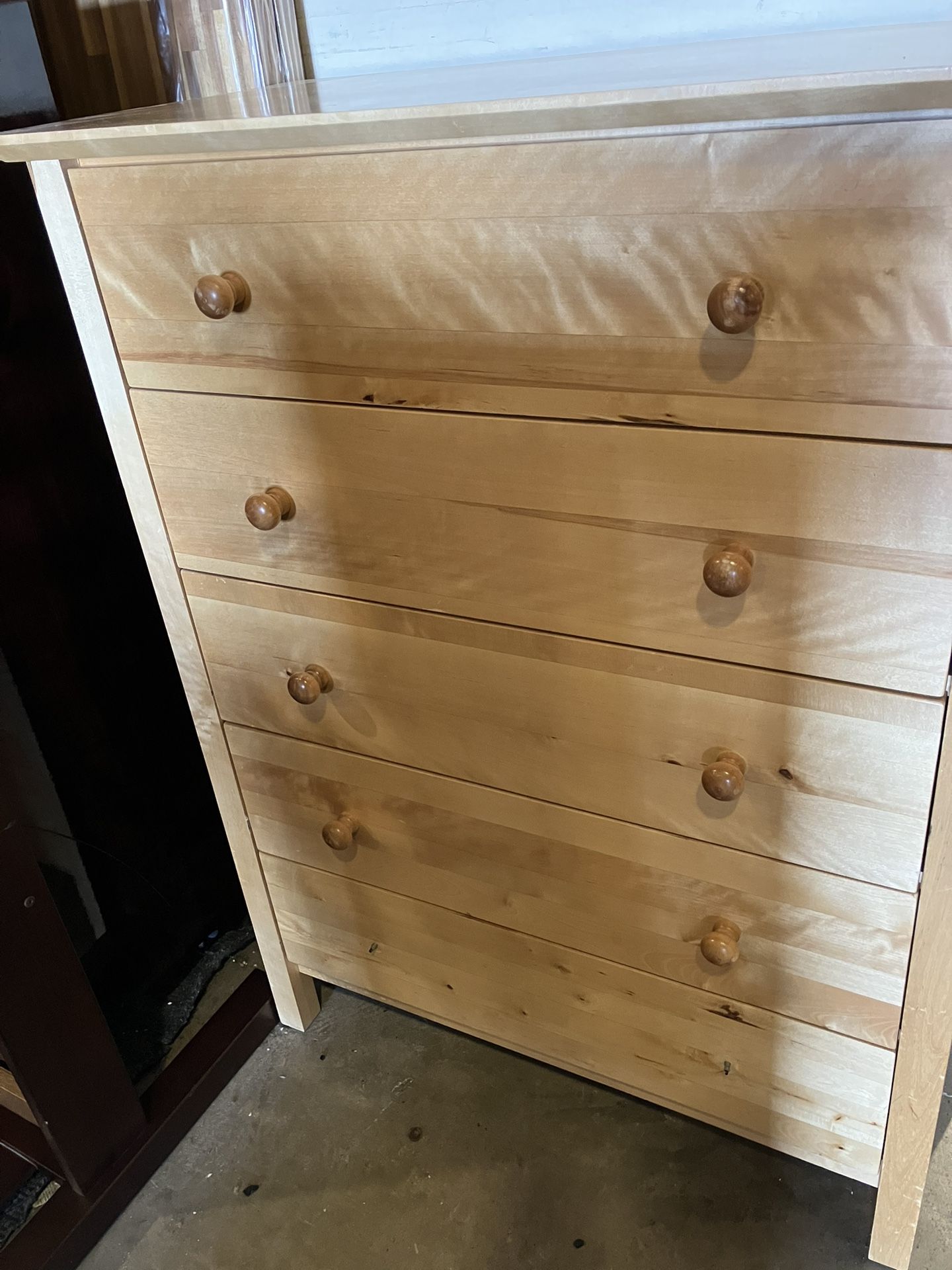 Tradewins 5 Drawer Dresser W/2 Missing Knobs W/ Minor Scratches (See & Click On Pictures) Still In Good Condition & Useable
