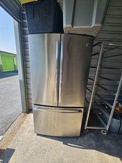 GE Profile Stainless Steel French Door Refrigerator – Bottom Freezer –