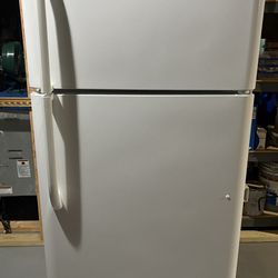 Frigidaire Refrigerator (Like New)