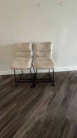 Set of 2 Cream Cushioned Bar Stools