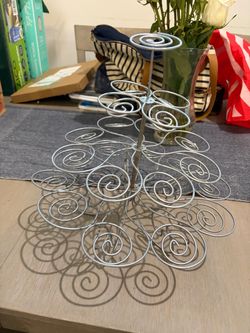 Silver Metal Wire Cupcake Stand