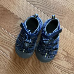 KEEN Newport Size 8