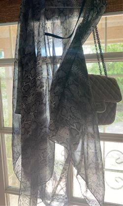 Women Light thin loose wrap shawl gray animal print