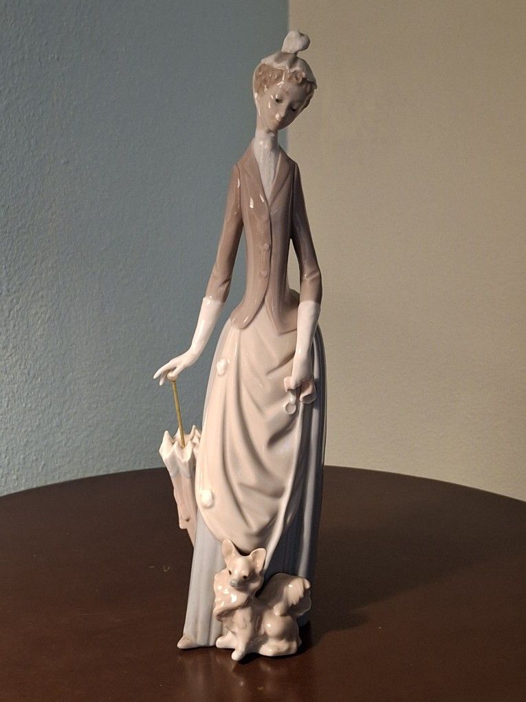 Lladro Porcelain Figurine