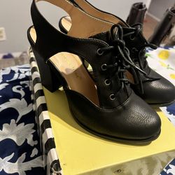 Black booties vintage size 6