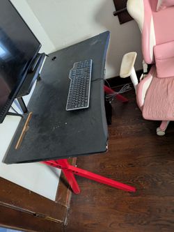 Gaming desk + chair