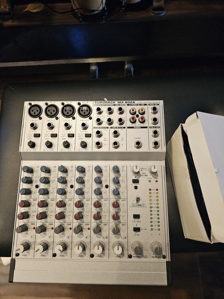 Behringer Eurorack MX 802A Mixer