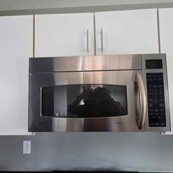 Like New OTS Microwave 